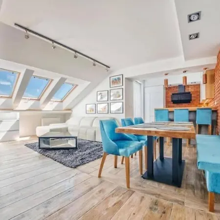 Golden - Cozy And Bright - Great Location &swietej Barbary