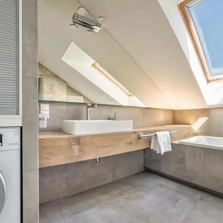 Golden - Cozy And Bright - Great Location &swietej Barbary